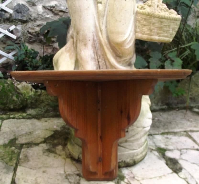 étagère ancienne en bois massif. Dimensions Longueur 54,5 cm largeur 25,5 cm Hauteur 41,5cm.