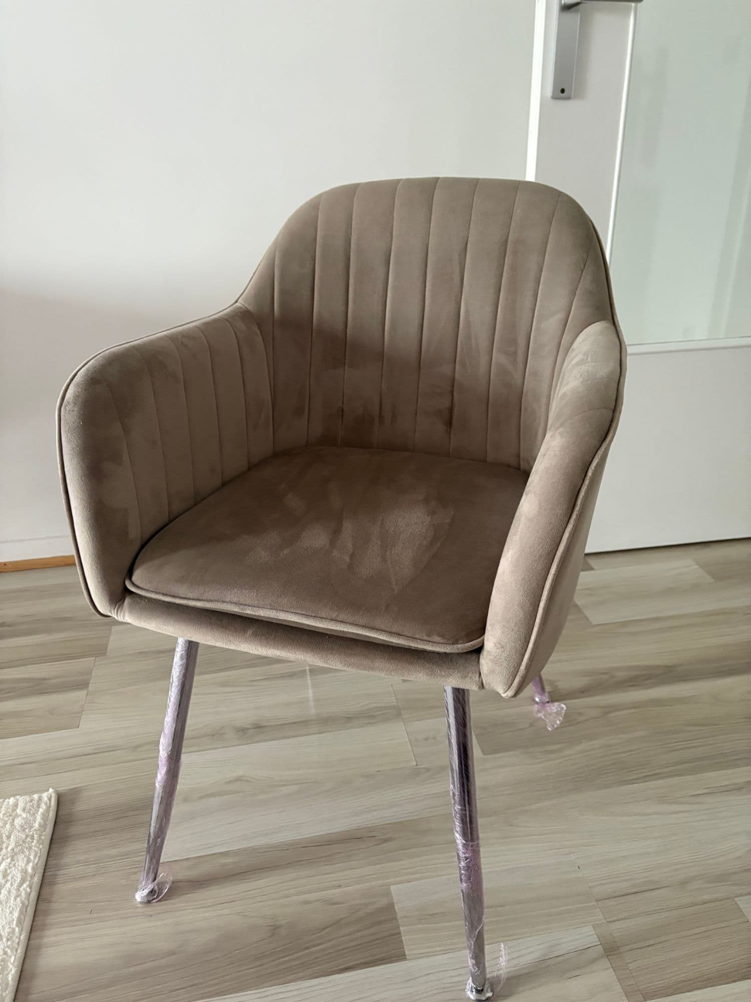 6 chaises couleur taupe