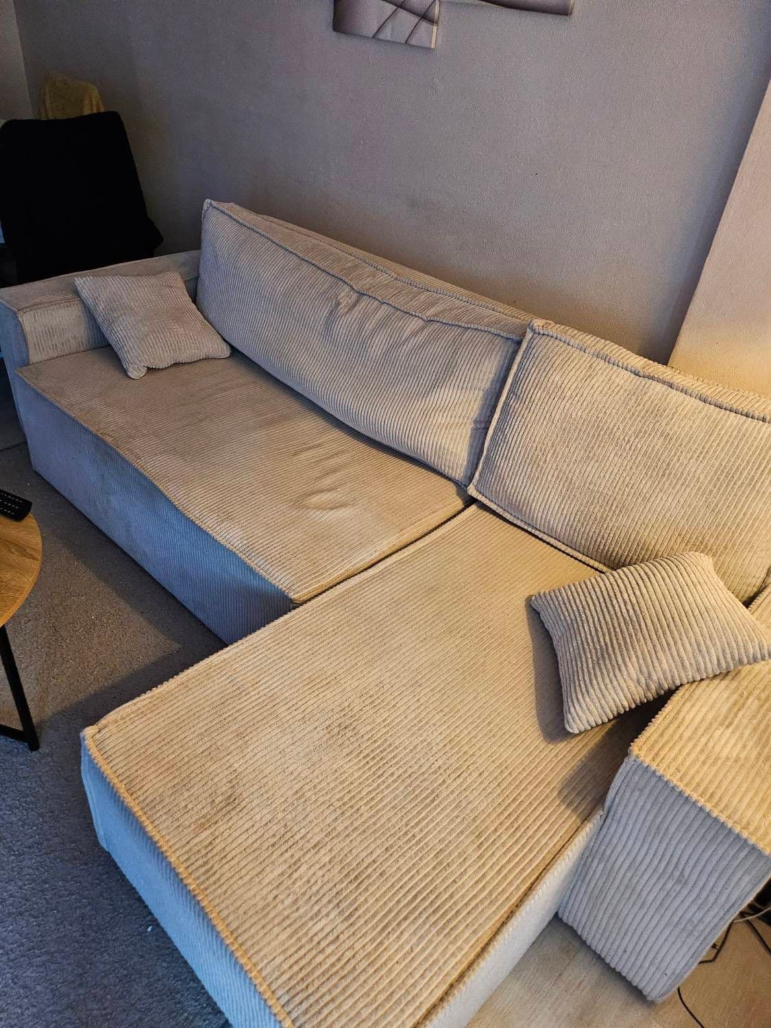 Canapé D'angle 4 Places À 200 Euros