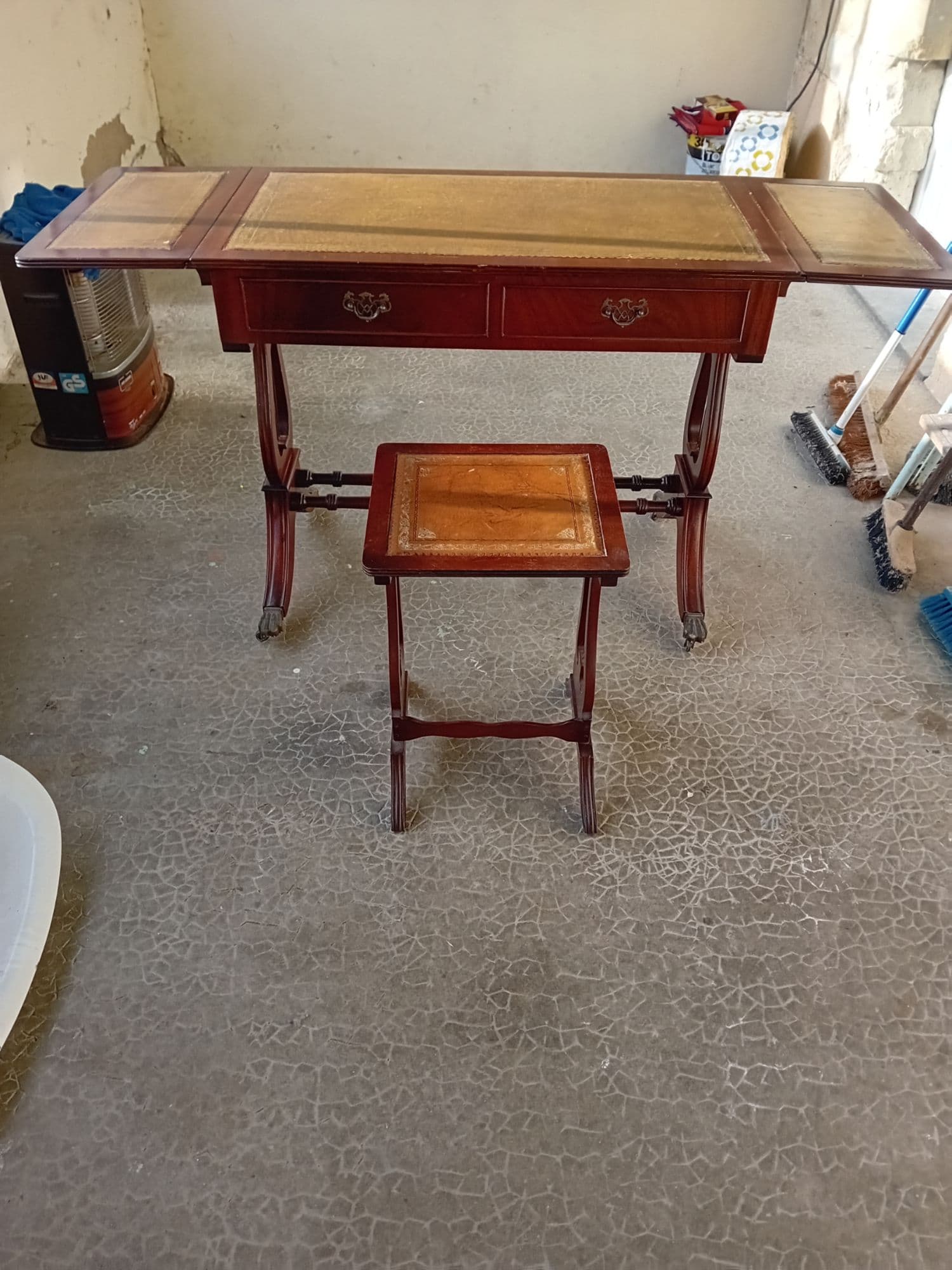 Bureau Style Anglais Dessus Cuir Et Son Tabouret Très Bonne État Prix 500 E