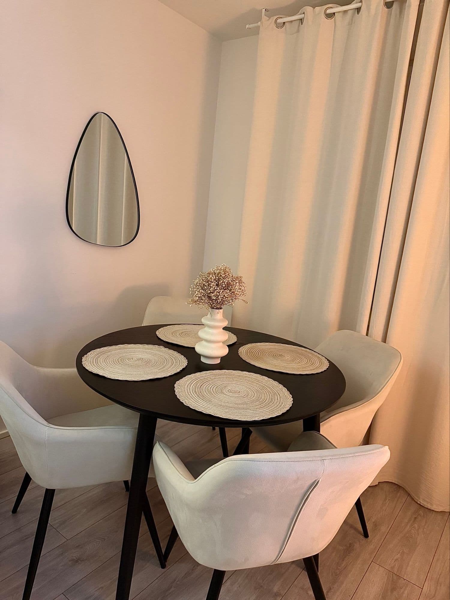 1 Table Et 4 Chaises