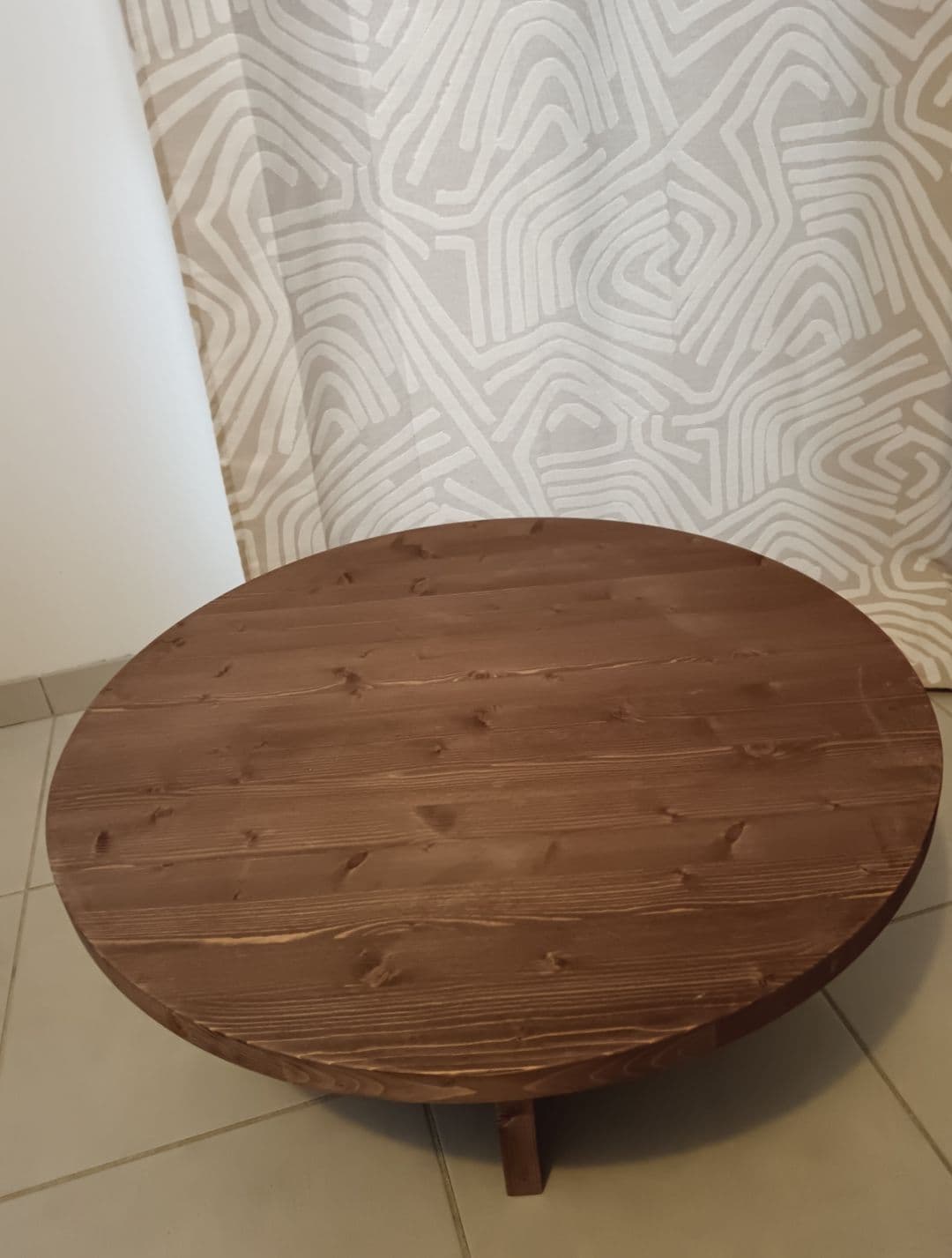 Table basse ronde 80cm bois massif, ton noyer