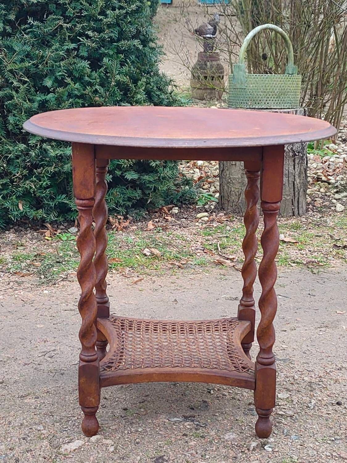 Jolie petite table ronde d'appoint