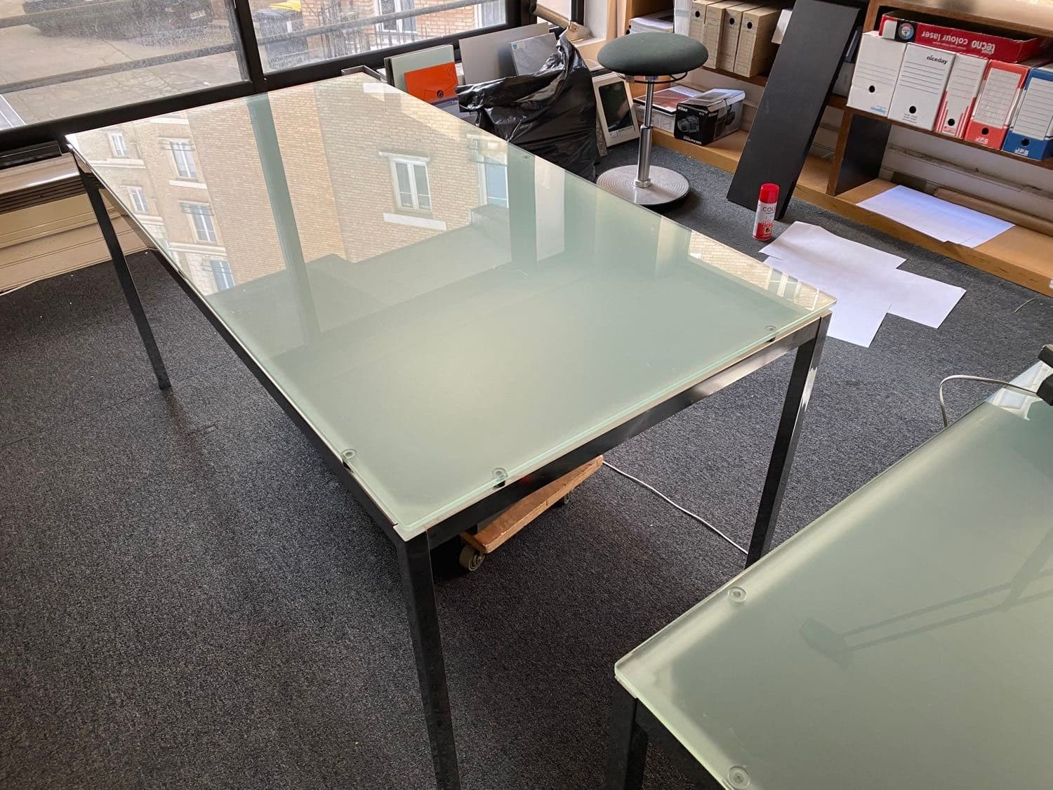 Table En Verre Et Inox, 12 Tables