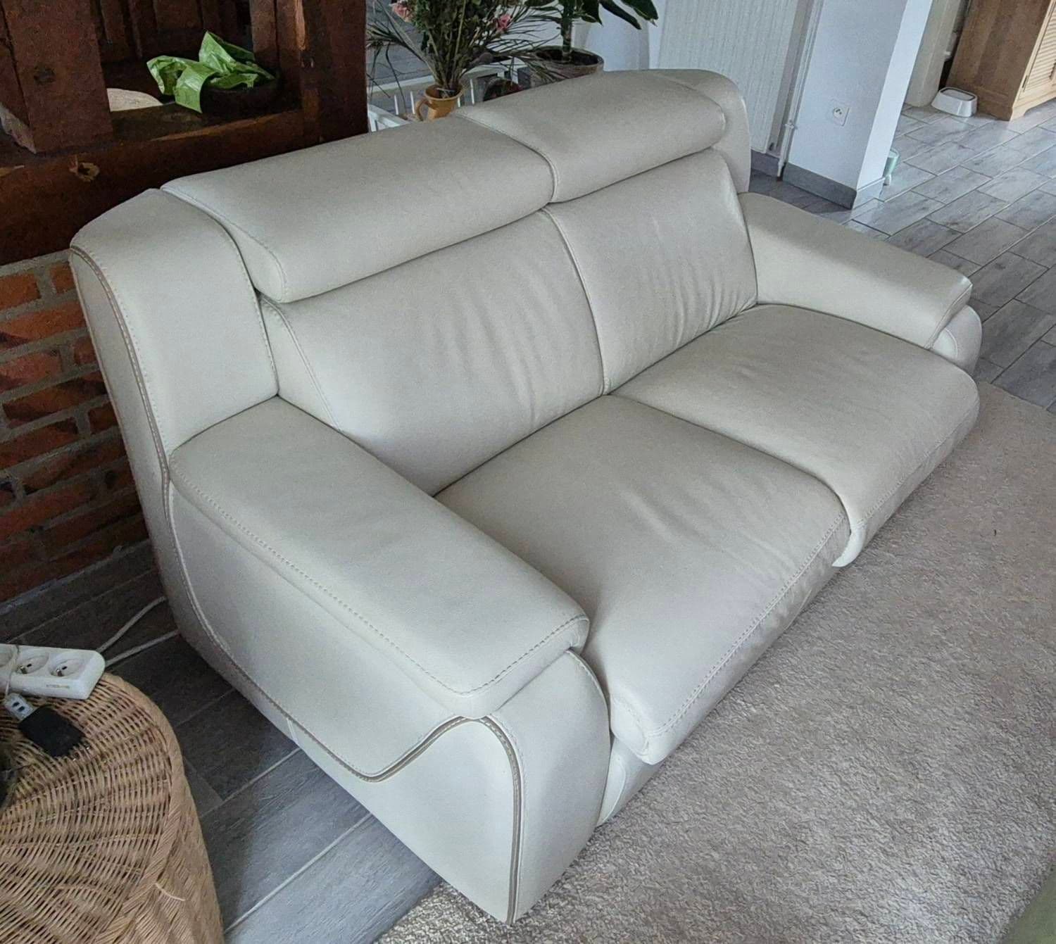 Canapé "L'héritage" 2 Places En Très Bon État