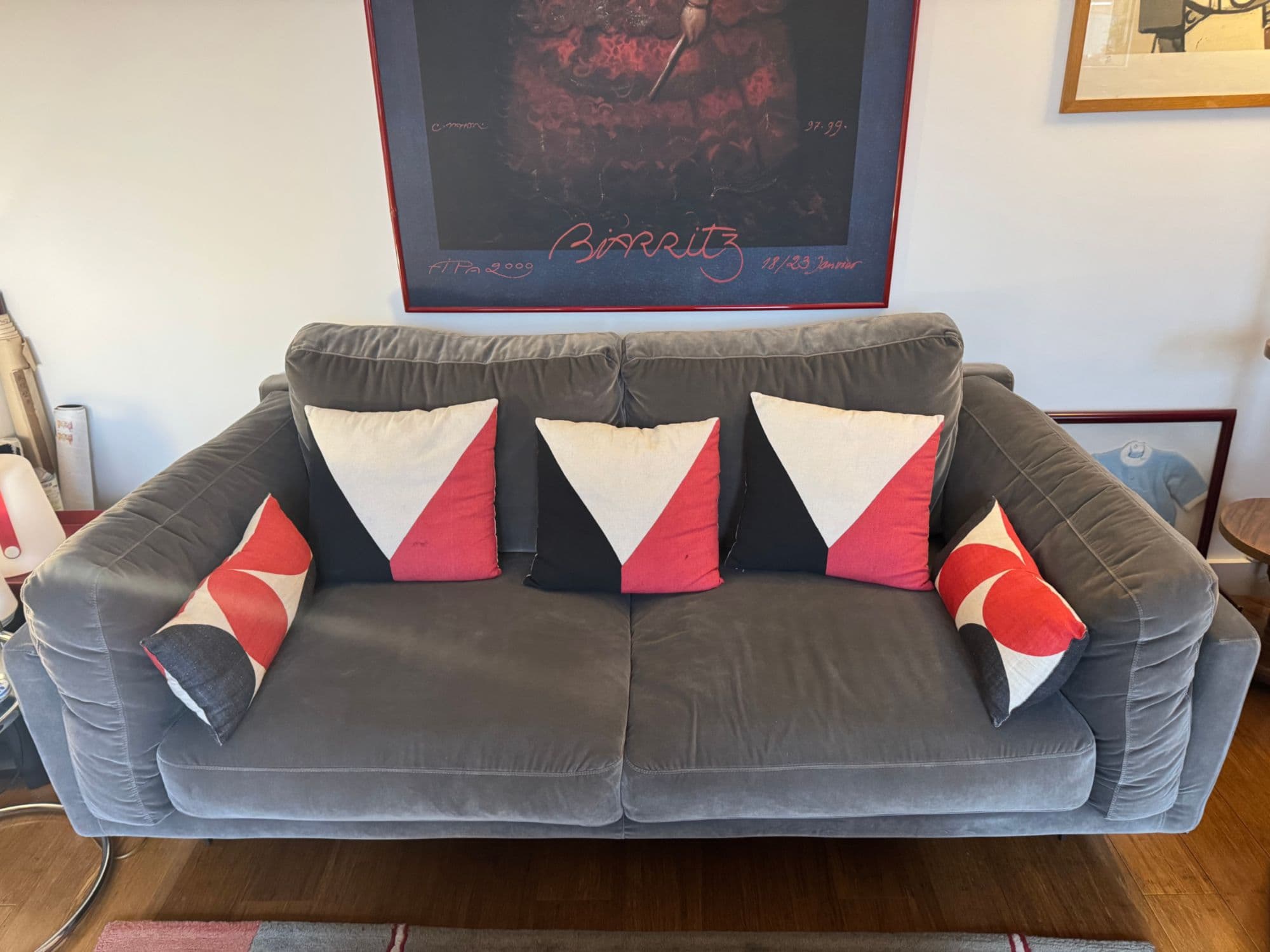Canapé Deux Places En Velours Gris Modèle César De Ampm. Coussins Déhoussables.