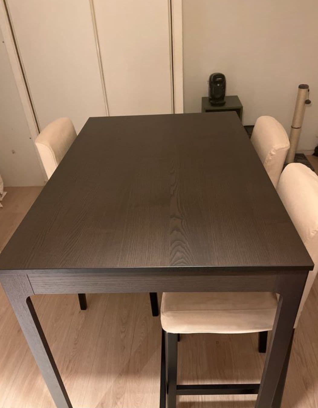 Référence de la table : EKEDALEN Table de bar, brun foncé, 120x80x105 cm 229€