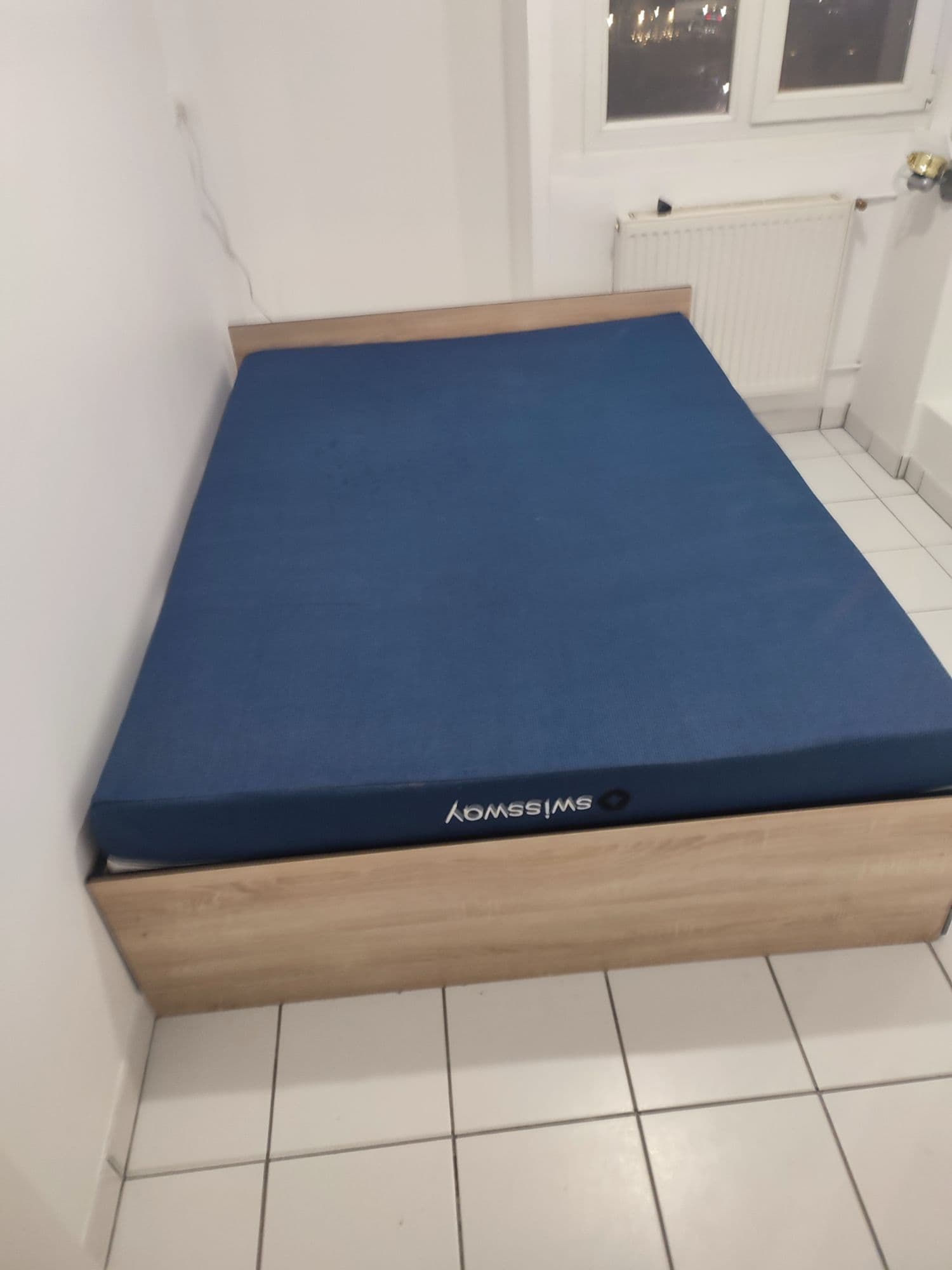 Un Lit Double (Sommier + Cadre De Lit+ Matelas) Acheté De Chez Le Rois De Matelas Il Y As Sept Mois