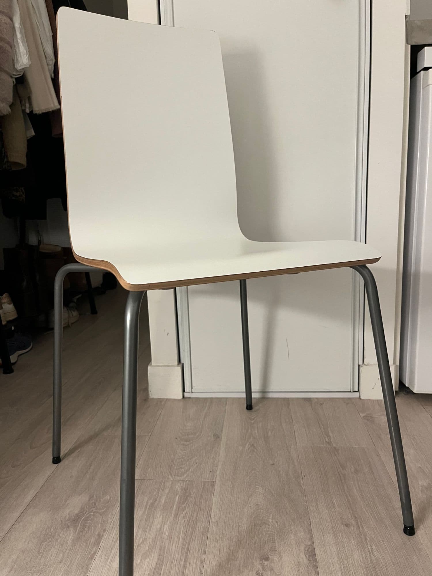 Chaise blanche