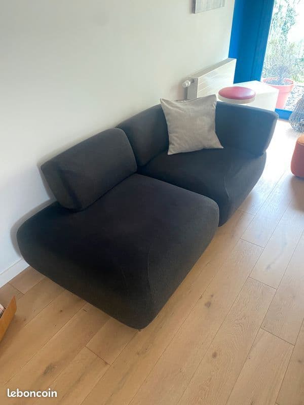 Canapé Gris Ardoise Tissus Flanelle 3 Places, Très Bon État, Intemporel De La Marque Boconcept, 2 Blocs Indépendants Déclipsables, Méridienne Côté Droit Face Au Canapé.