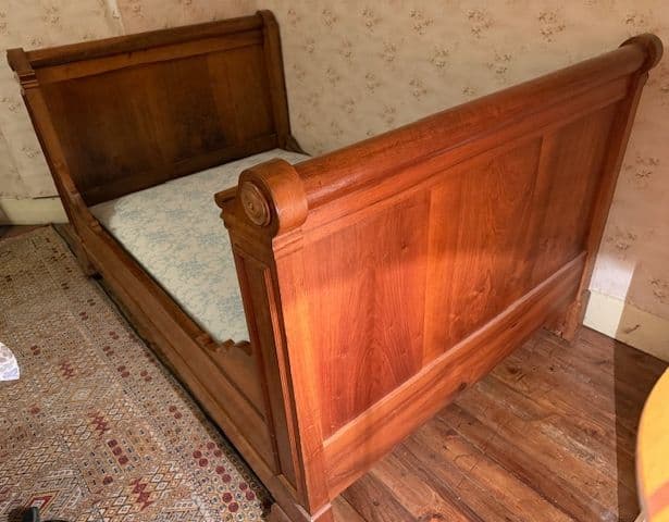 Lit-en-bateau - Antique French 'sleigh bed' or 'empire bed