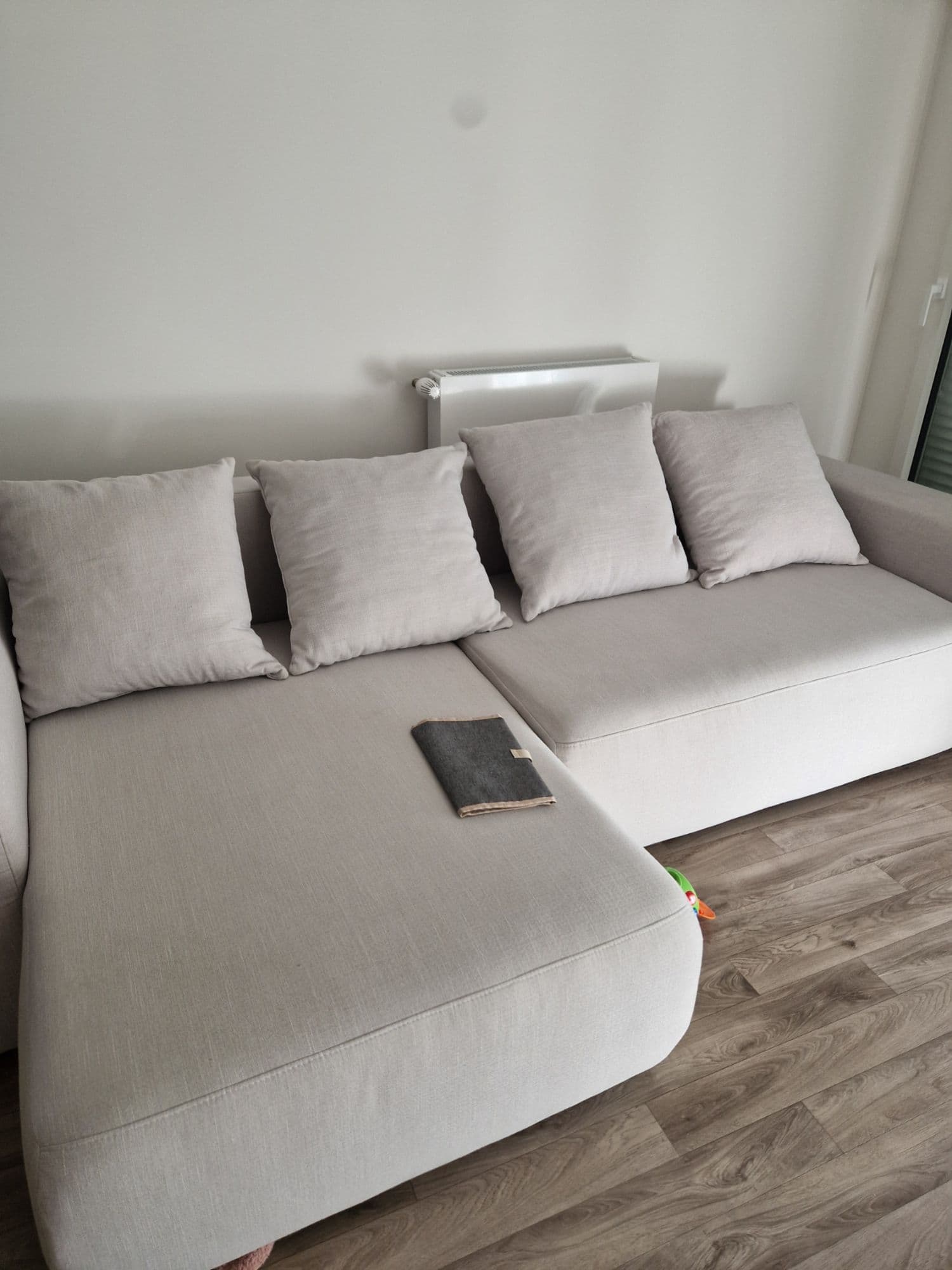 Je Vend Canapé Coffre Convertible Bobochic Longueur 282 Cm Largeur 153 Cm Prix À Débattre