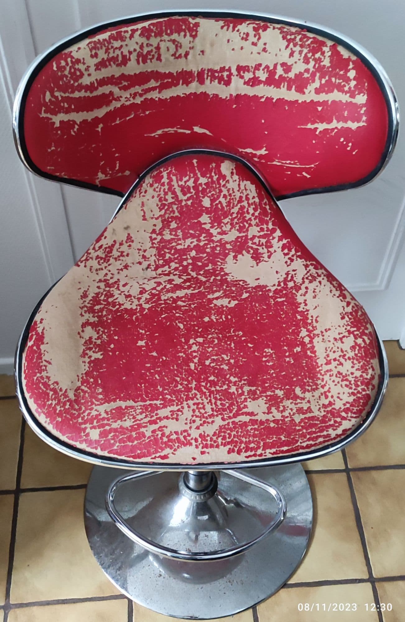 Chaise De Bar (Achat Chez But Fresnes 94) Appeler Le 0603692592 Mr Labbé Prix 100,00 Â‚¬ À Débattre (Cuir Assise Hs / Mécanisme De Réglage ).