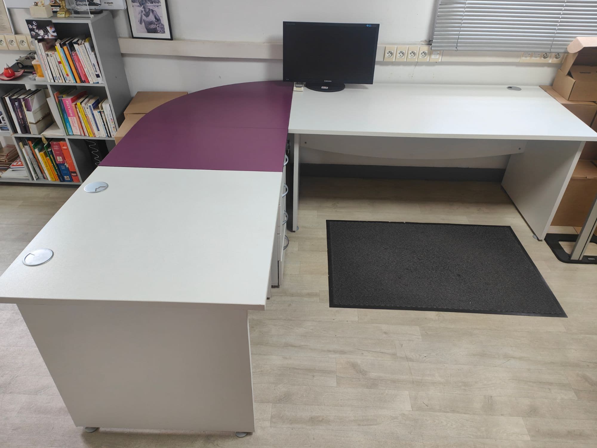 Bureau Professionnel Idéal Pour Commerce Ou Entreprise