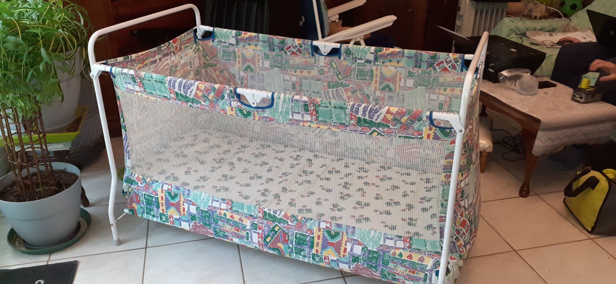 Vend Lit Pliant Bb/Enfant En Toile + Matelas D'appoint Pliant Aussi.