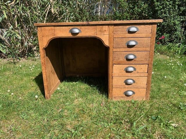 bureau bois marron à tiroirs