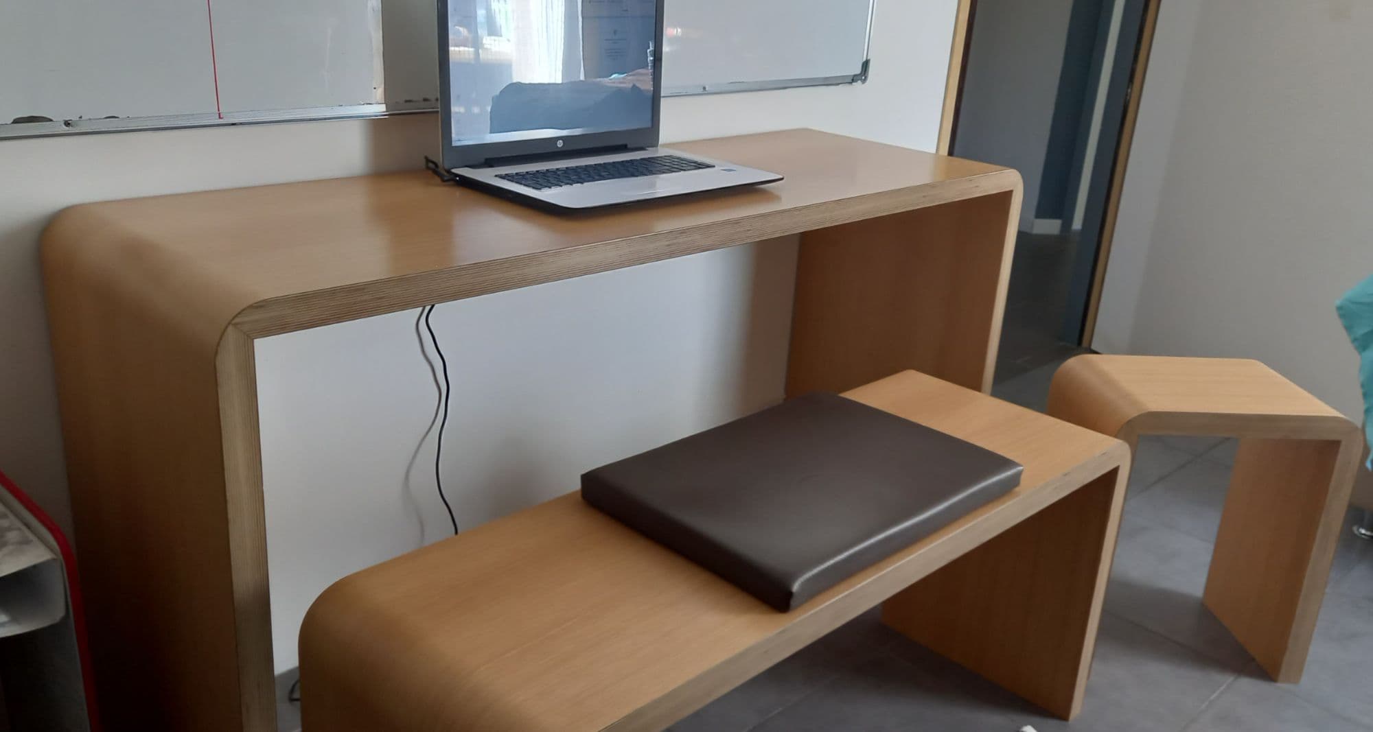 Bureau Banquette Tabouret Assortie