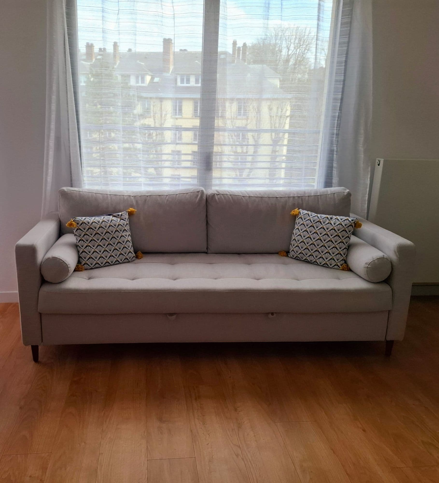 Canapé-Convertible En Gris Chiné En Excellent État, Acheté Il Y A 1 An Chez Maisons Du Monde