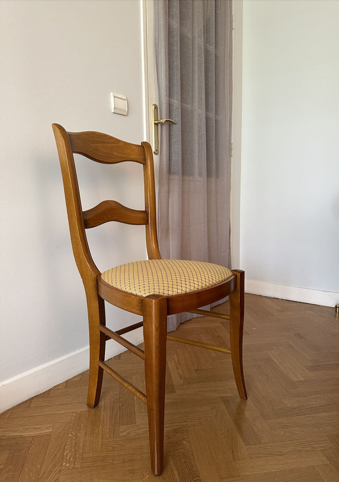 Chaise Louis-Philippe en excellent état (6 disponibles)