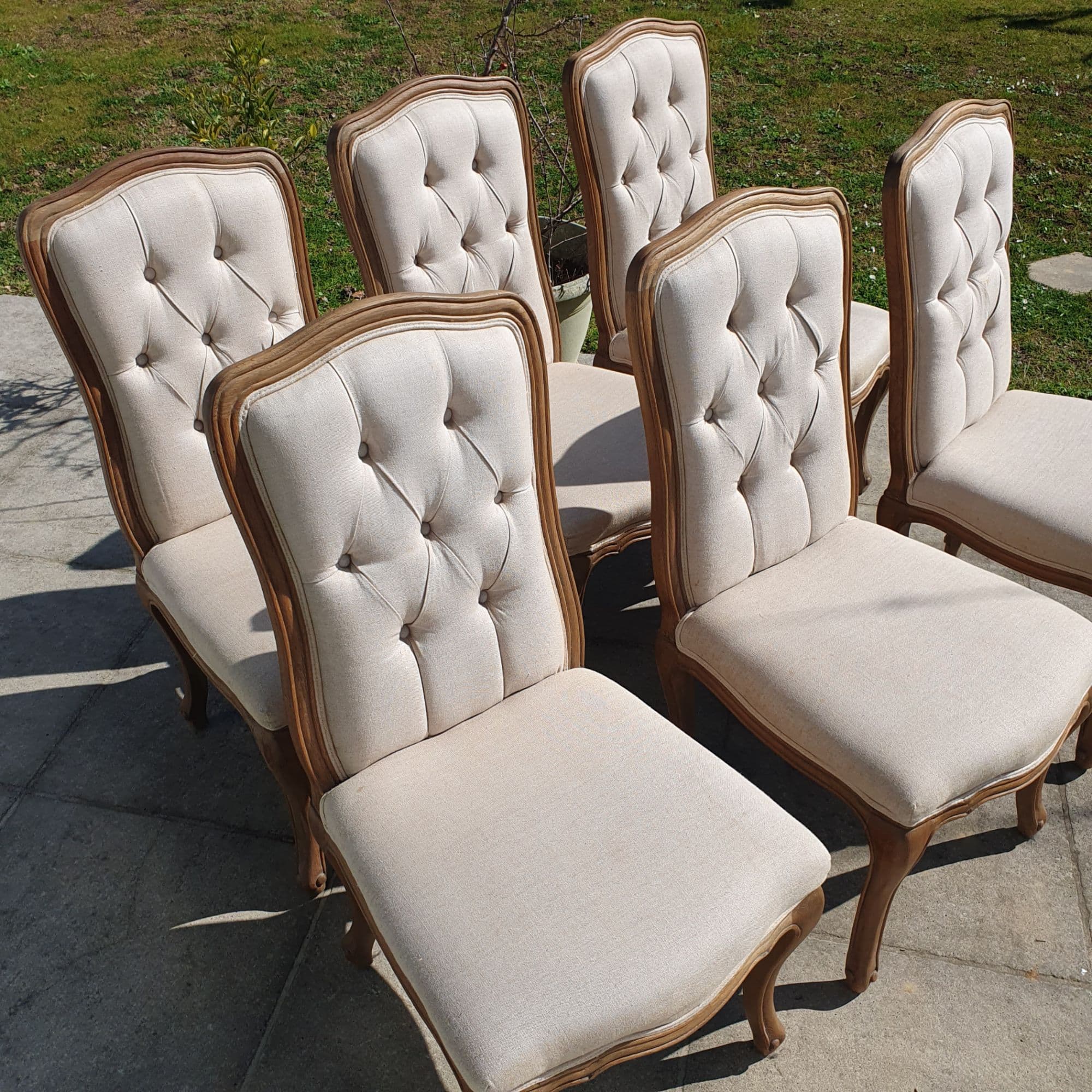 Lot de 6 chaises de salle à manger - chêne massif et tissus coloris crème.