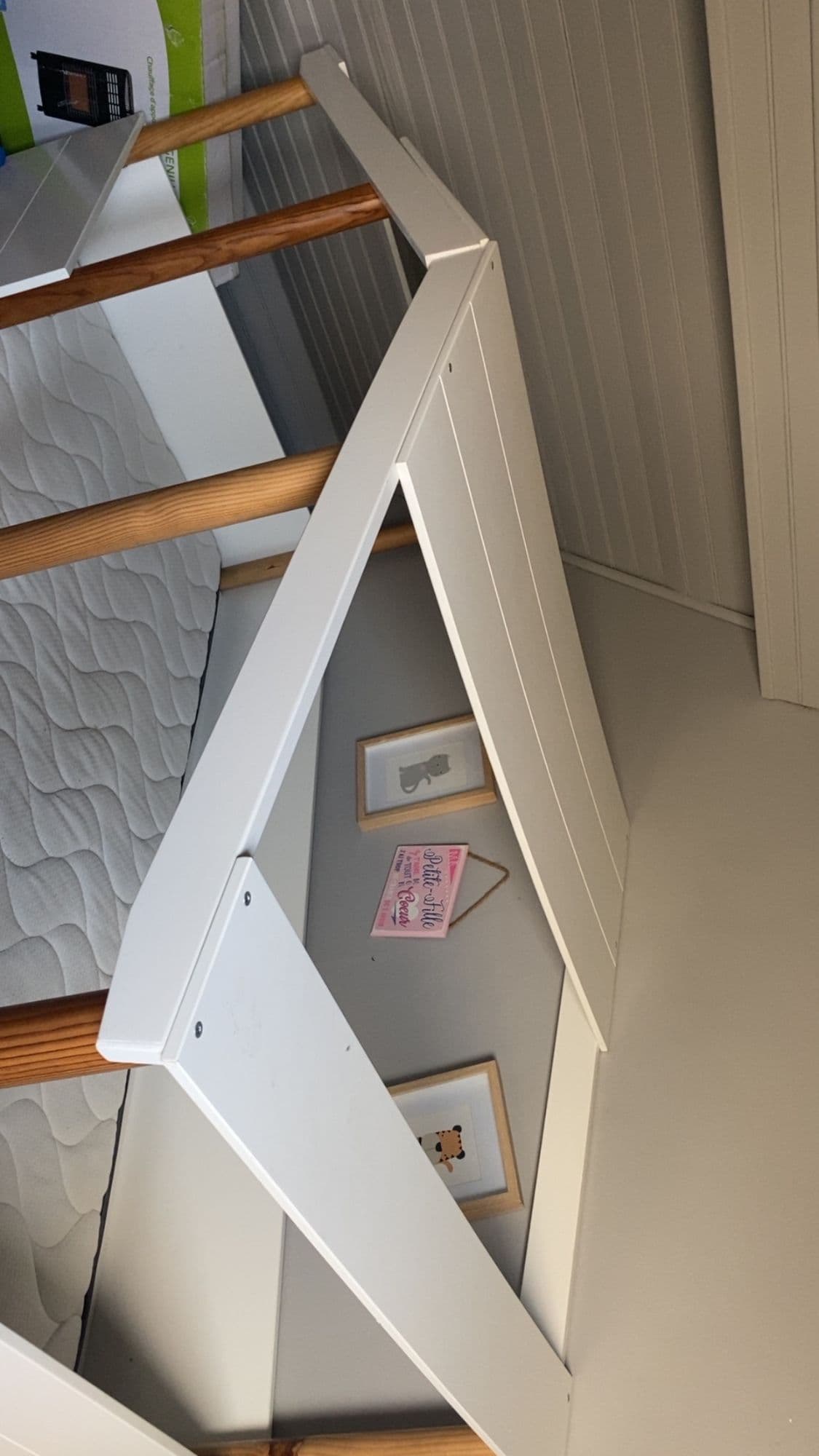 Lit cabane pour enfant avec matelas inclus
