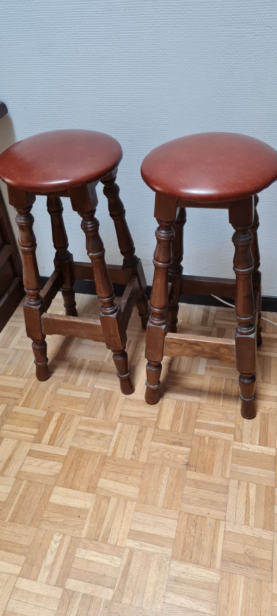Vends 2 Magnifiques Tabourets De Bar