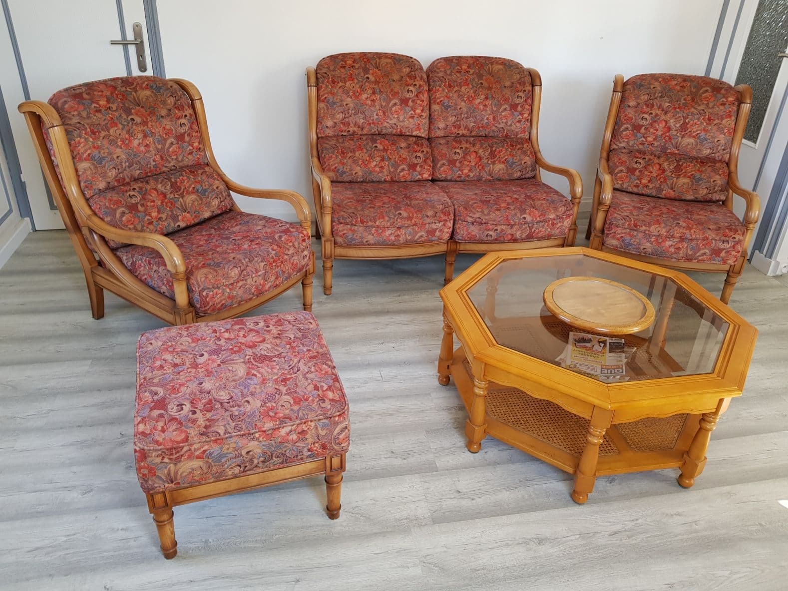 Salon 5 Pièces. Bois De Frène Et Tissus.