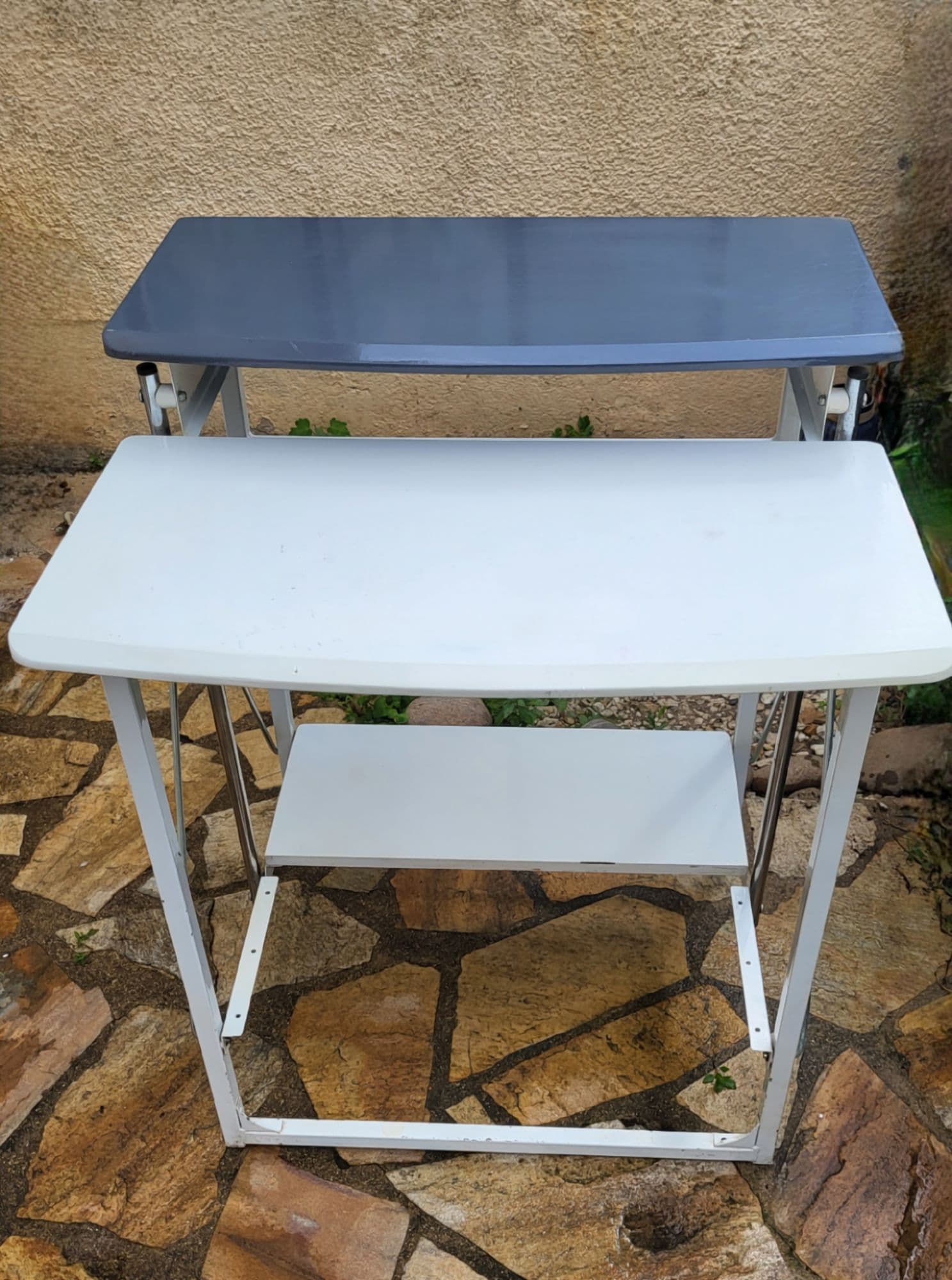 Bureau pliant enfant de couleur blanc et gris