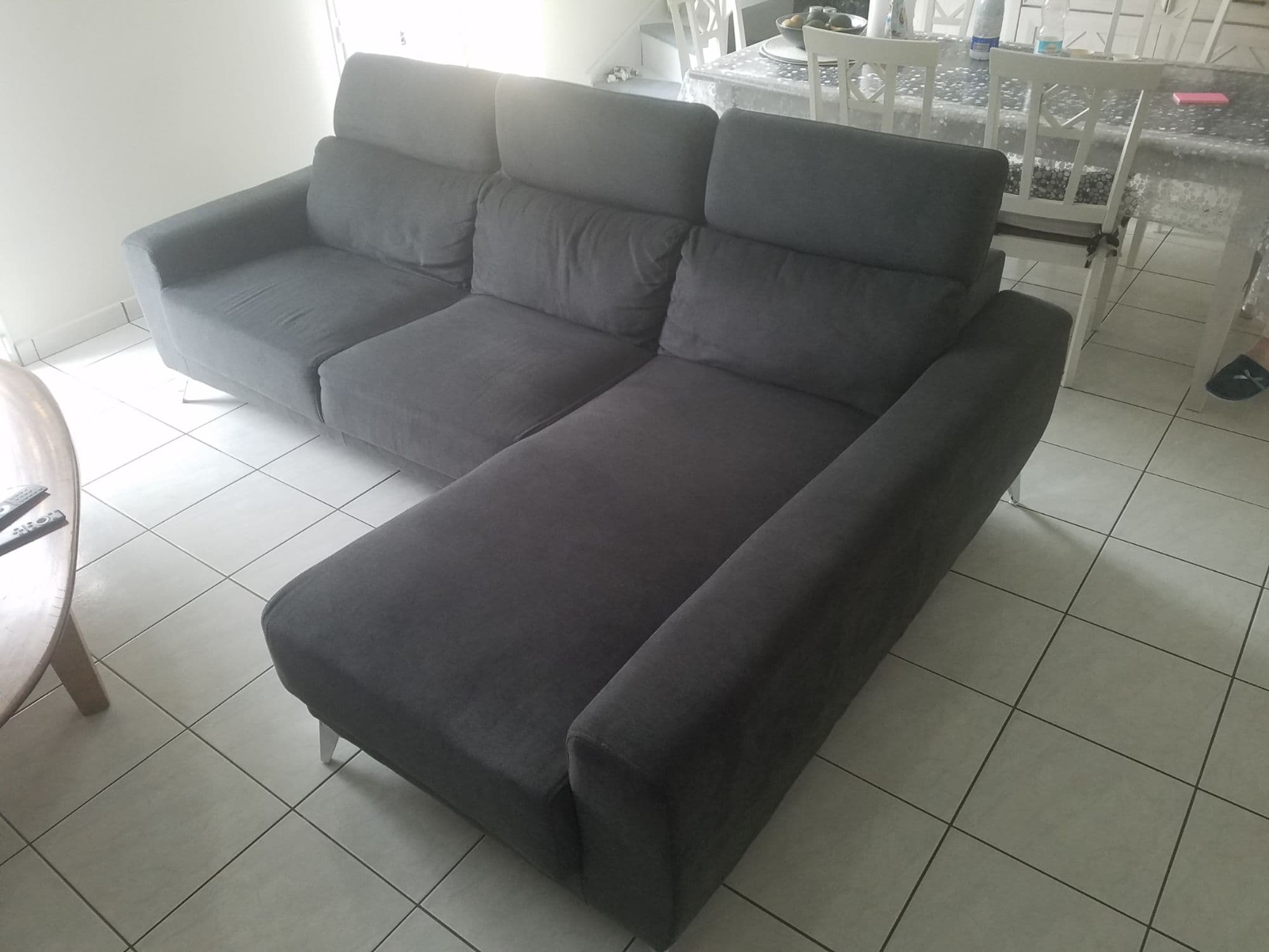 Canapé D'Angle Gris Anthracite En Très Bon État Avec Têtières Réglable .