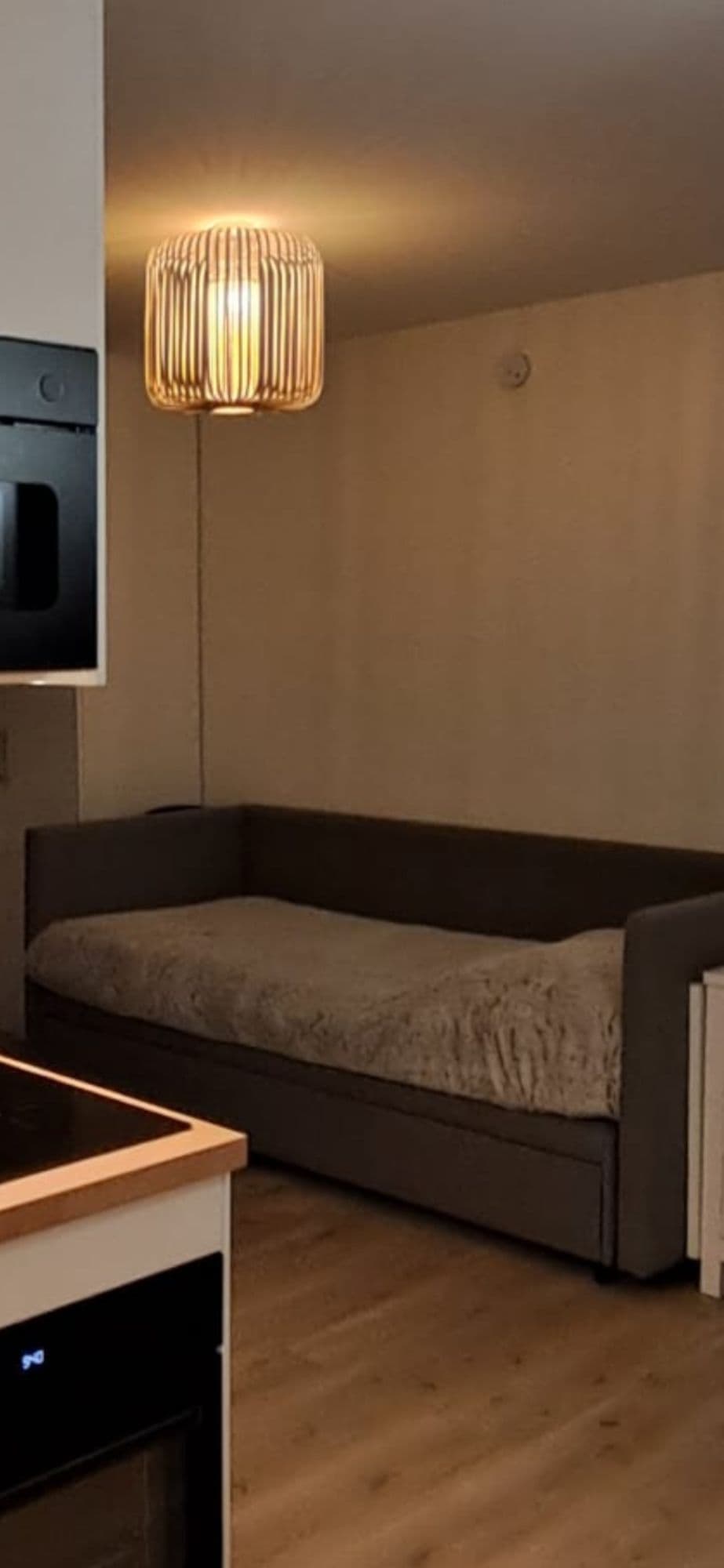 Bonjour, Je Vends Un Canapé Lit Avec Le Second Lit En Dessous Modèle Kangourou 100x200 De La Marque Simmons Acheté En 2021 Plus De 5000€  Merci