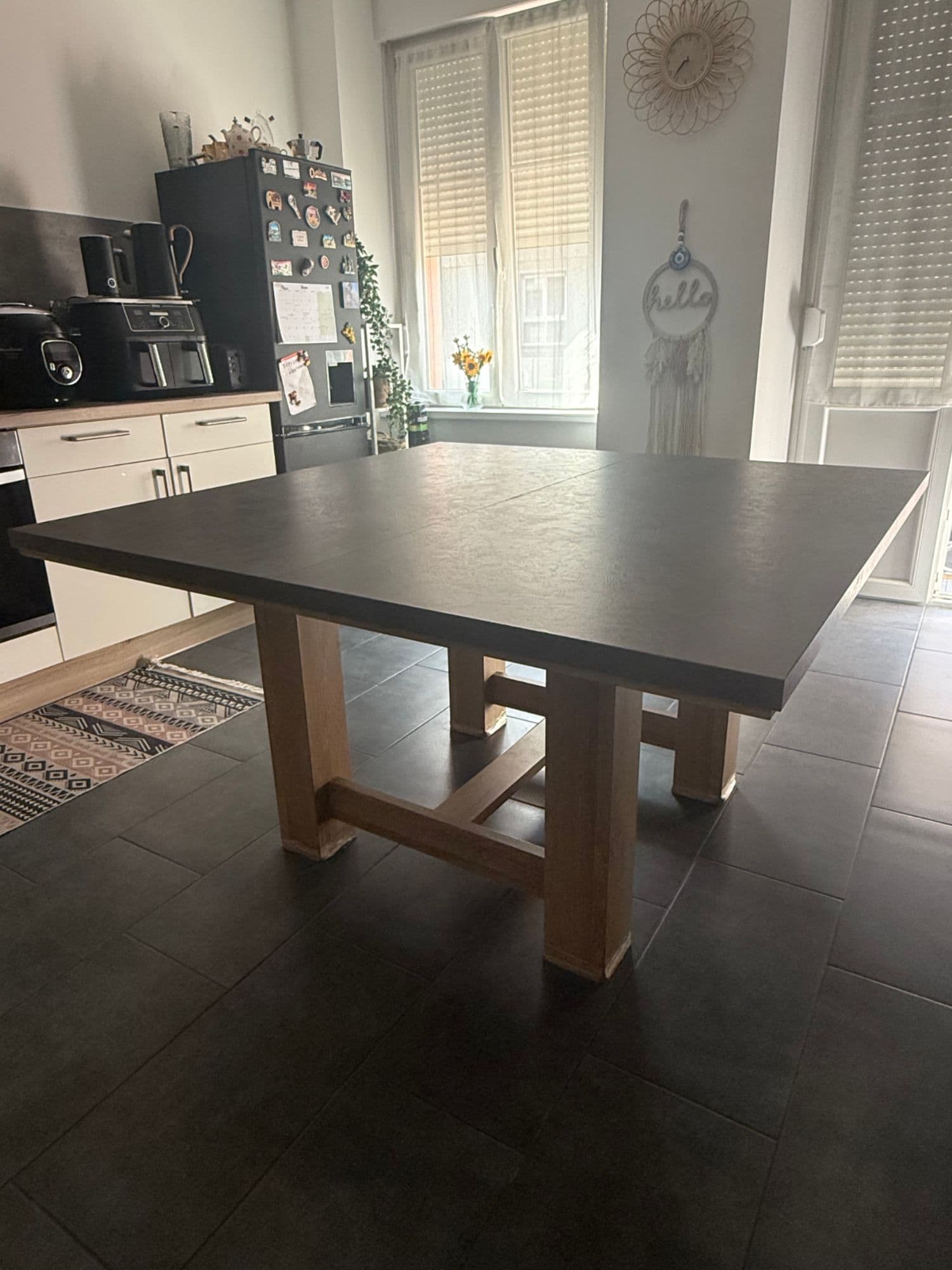 Table Carrée Effet Bois Et Béton