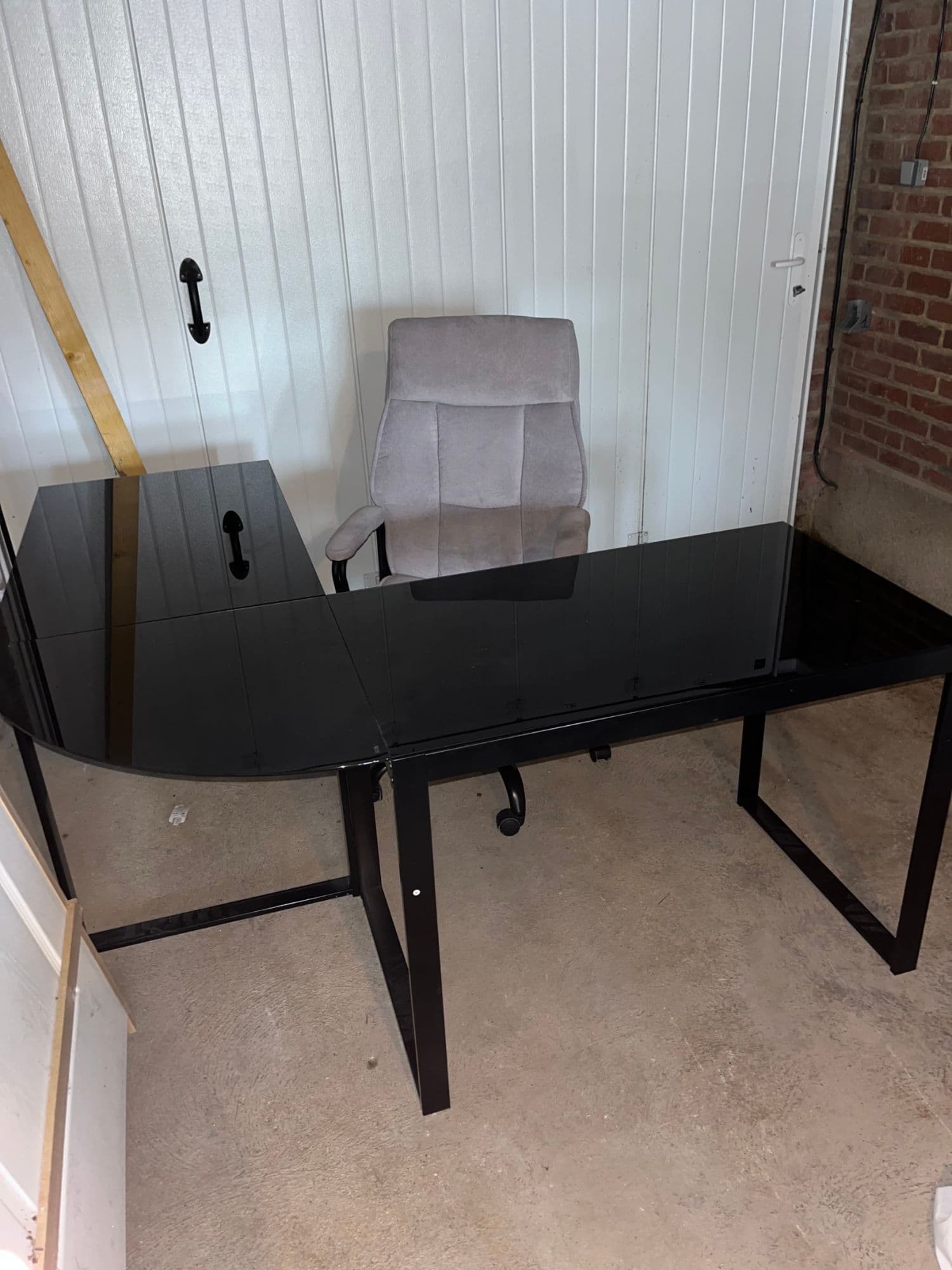 Bureau d'angle noir + fauteuil