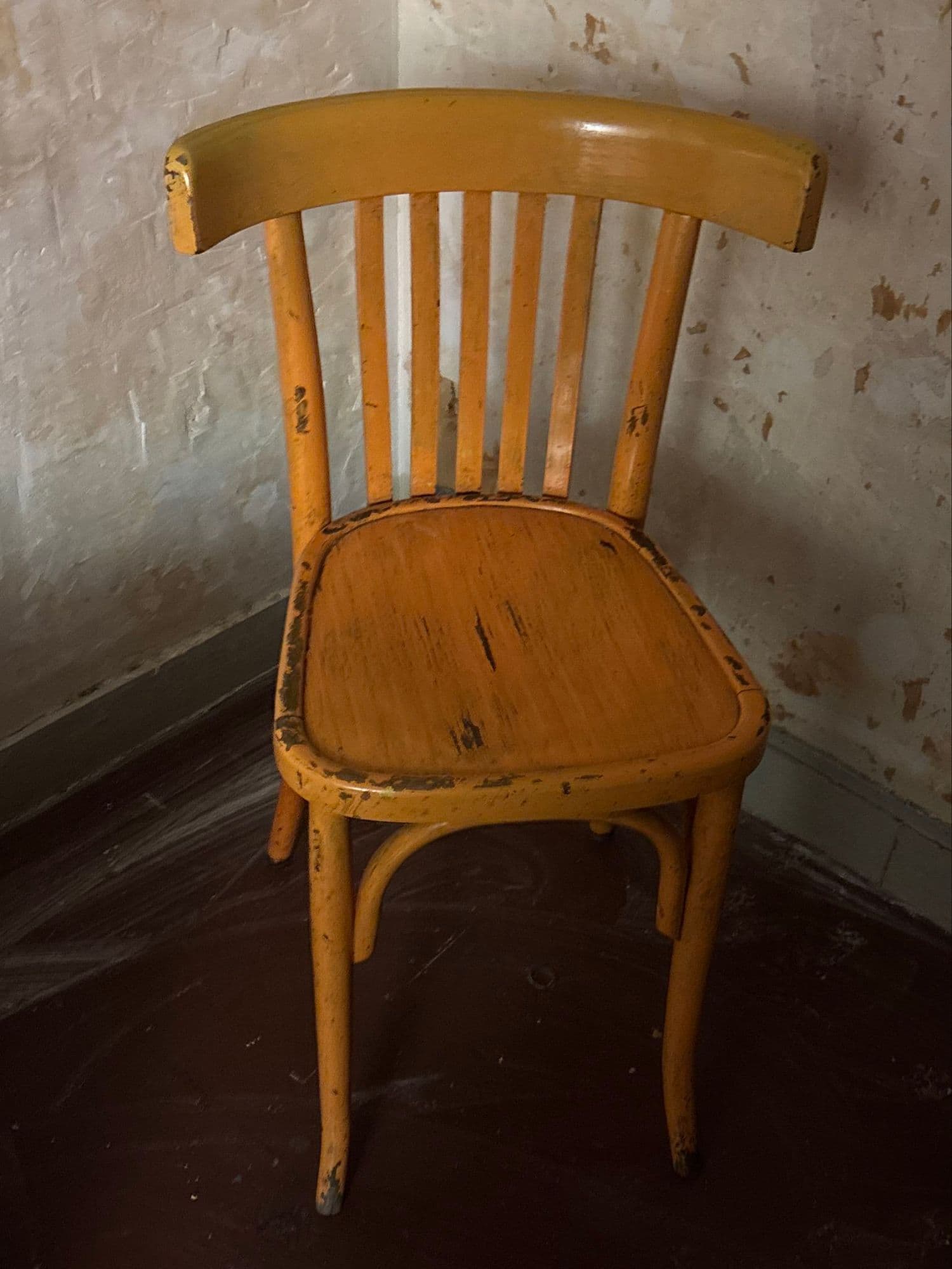 Chaise À Repeindre Et À Récupérer Sur Paris