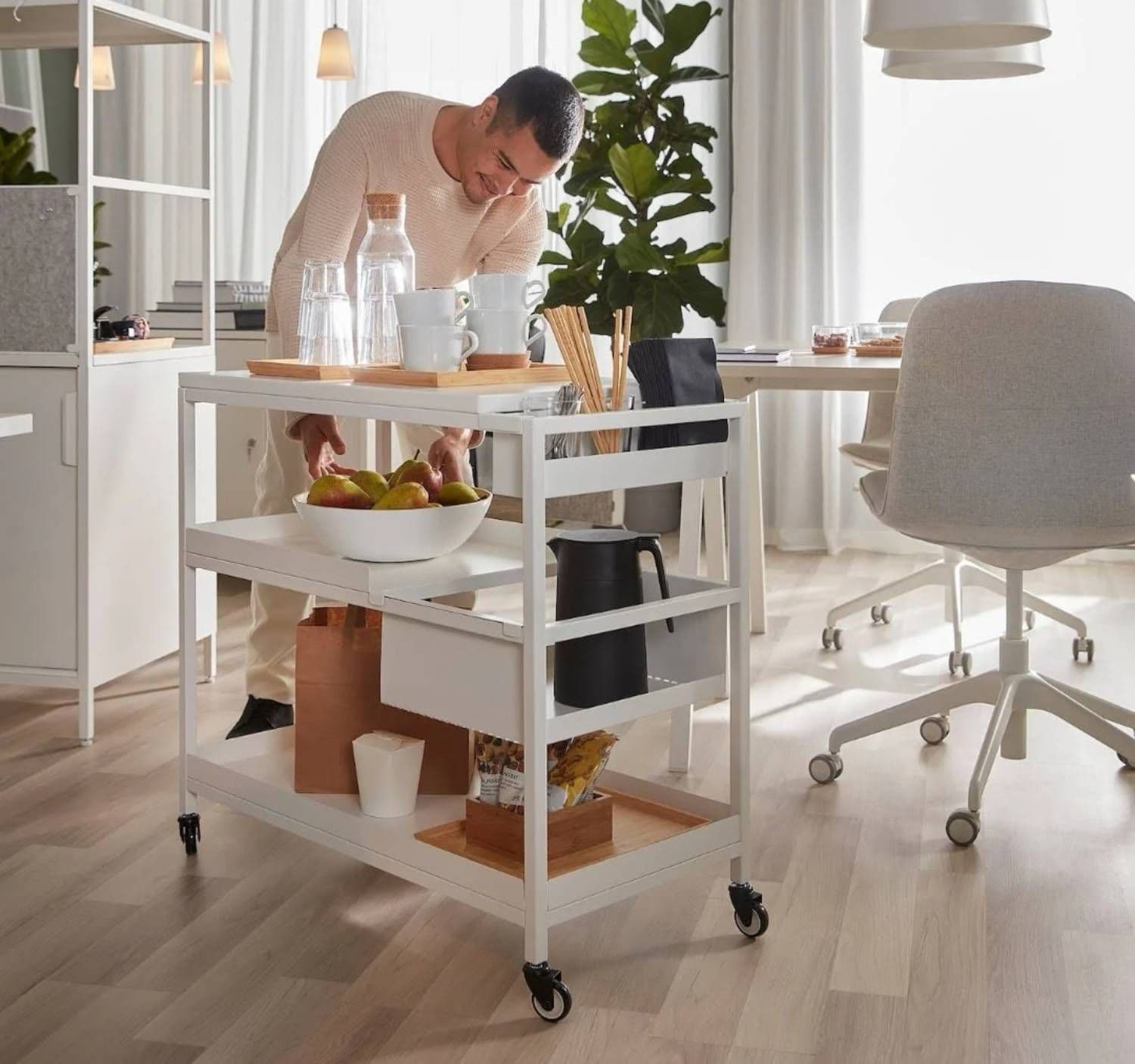 Desserte ikea multi. Rangement blanc tres bon etat pas servi