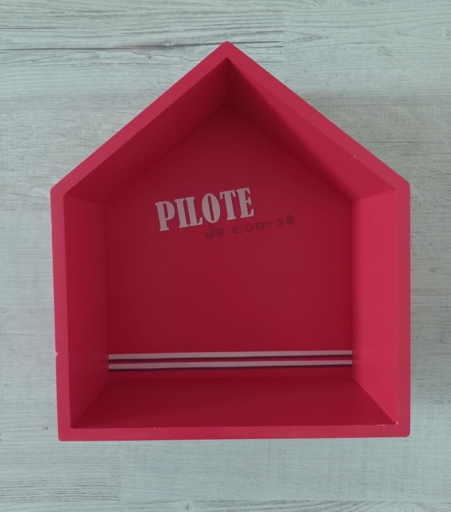 Étagère En Forme De Maison