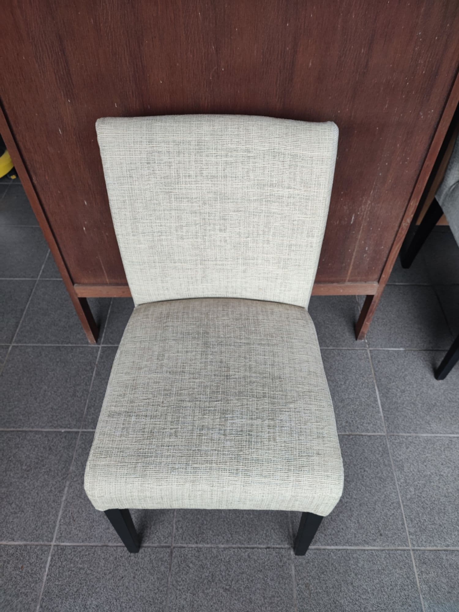 Chaises Vigo en tissu beige déhoussables ,pieds en chene noir
