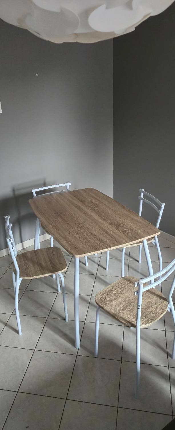 Table Et 4 Chaises