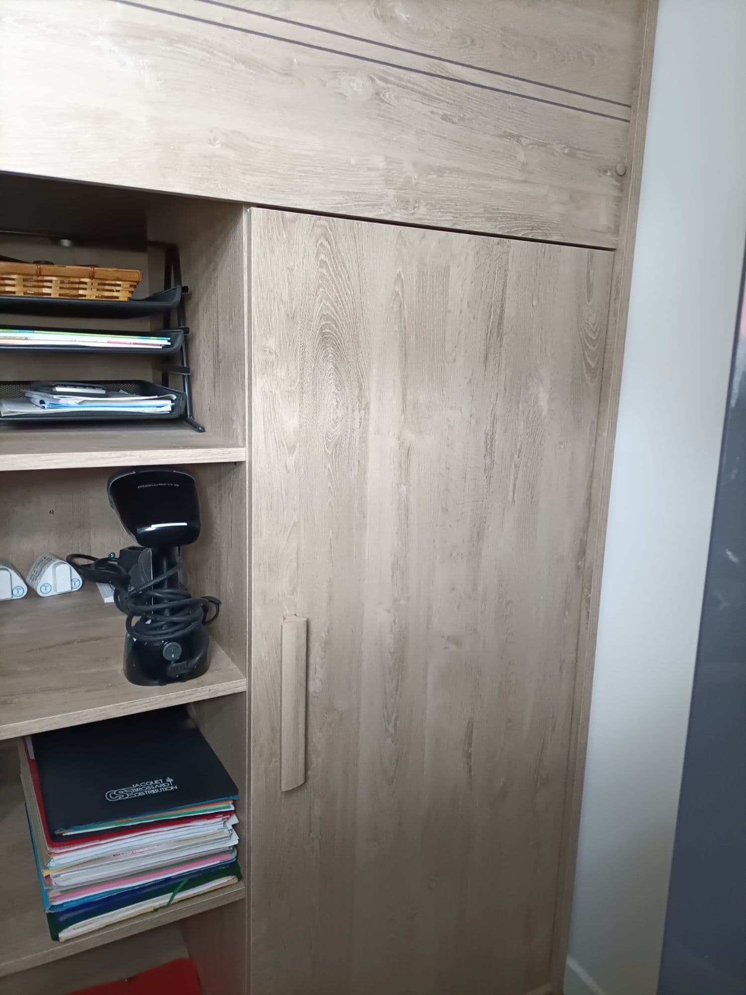 Lit/Bureau Intégré Très , Matelas Et Rangement Sur Le Côté