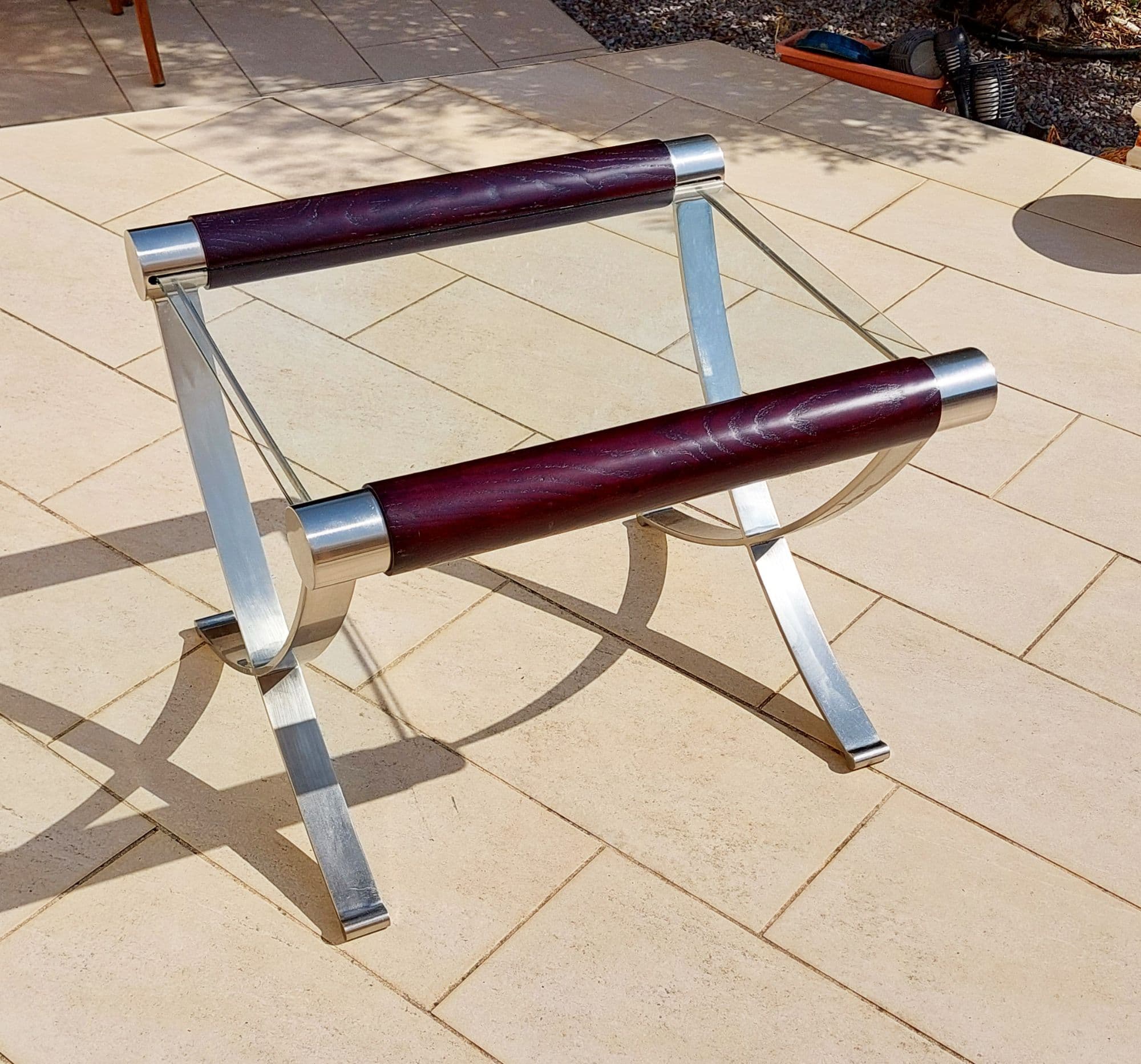 Design des années 70 : superbe petite table basse Roche Bobois en acier chromé, verre, et bois