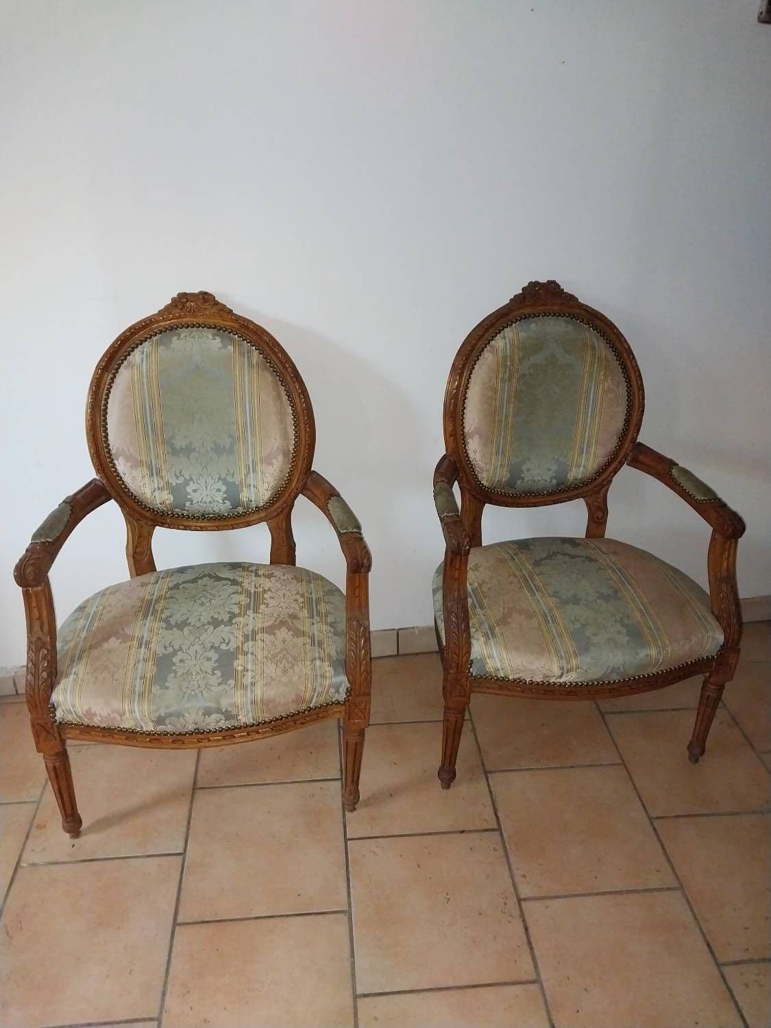 Paire de fauteuils cabriolet Louis XV rose