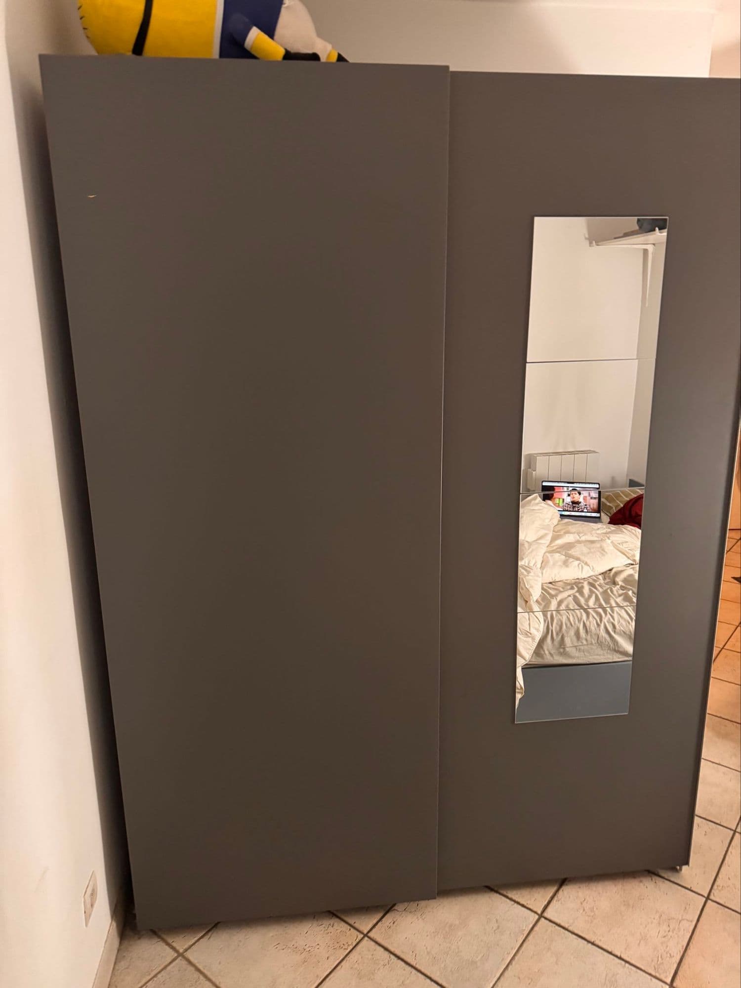 Armoire IKEA gris