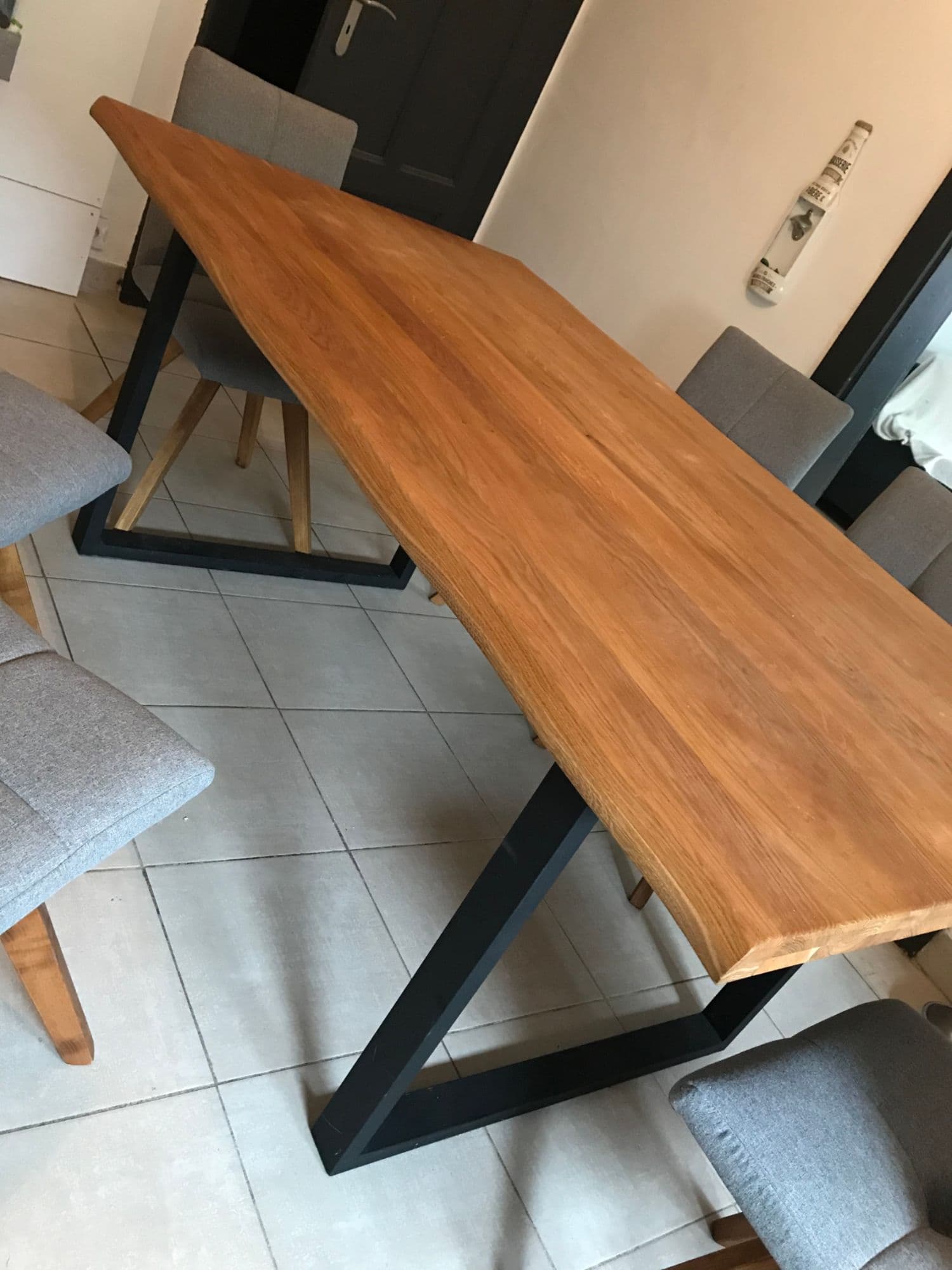 Bel ensemble Table chêne et 6 chaises tissus gris