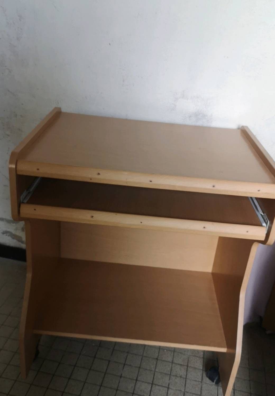 Table Pour Ordinateur Sur Roulette Avec Tablette Pour Le Clavier