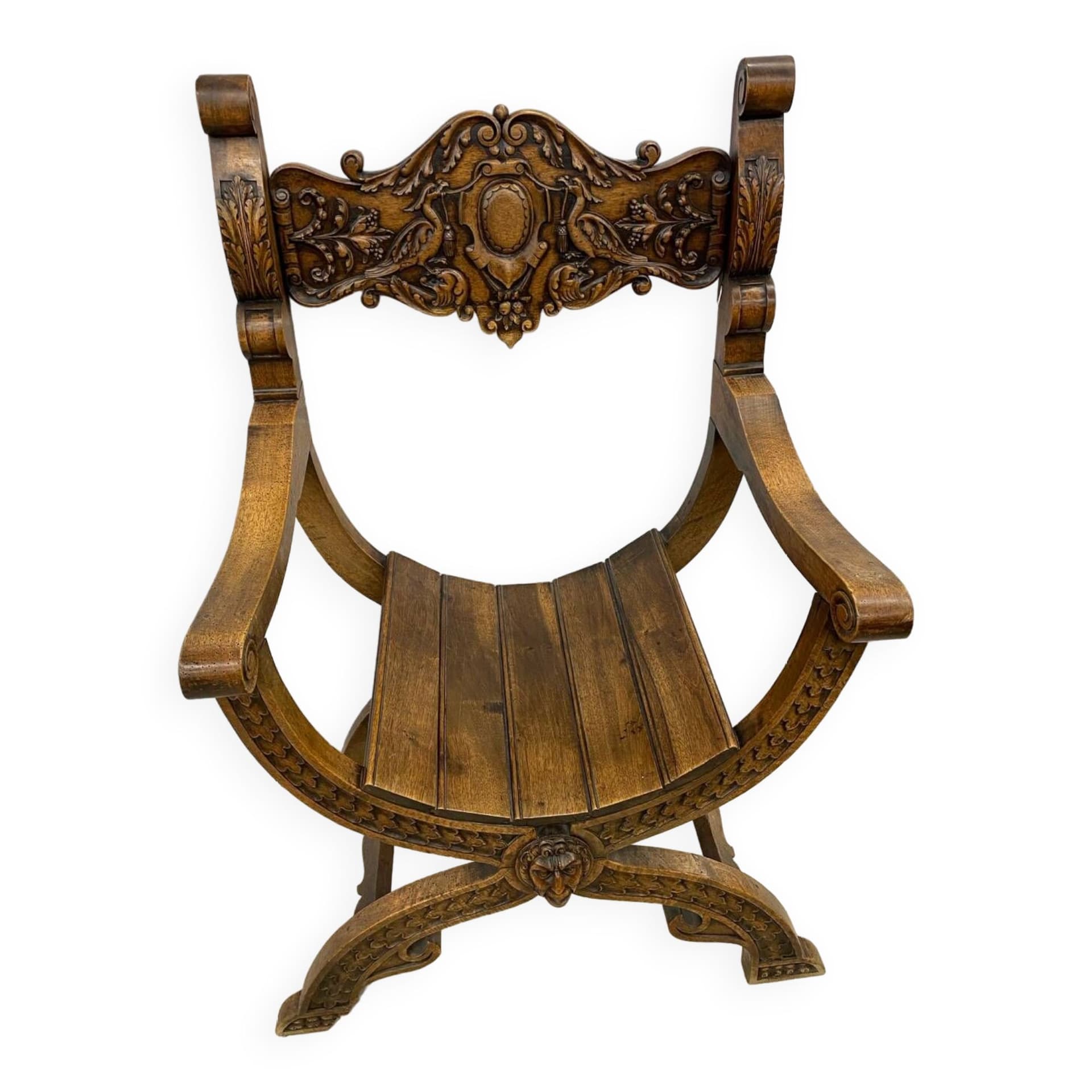 Fauteuil Dagobert en noyer 19e Trs bon tat marron