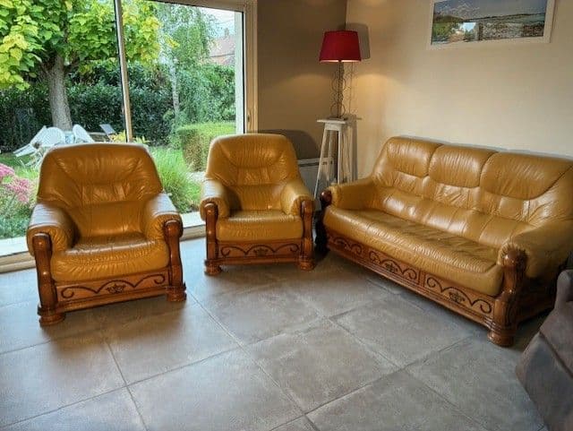 Vend Canapé Cuir 3 Places Avec 2 Fauteuils Assortis , 5 Tiroirs Intégrés , Excellent État