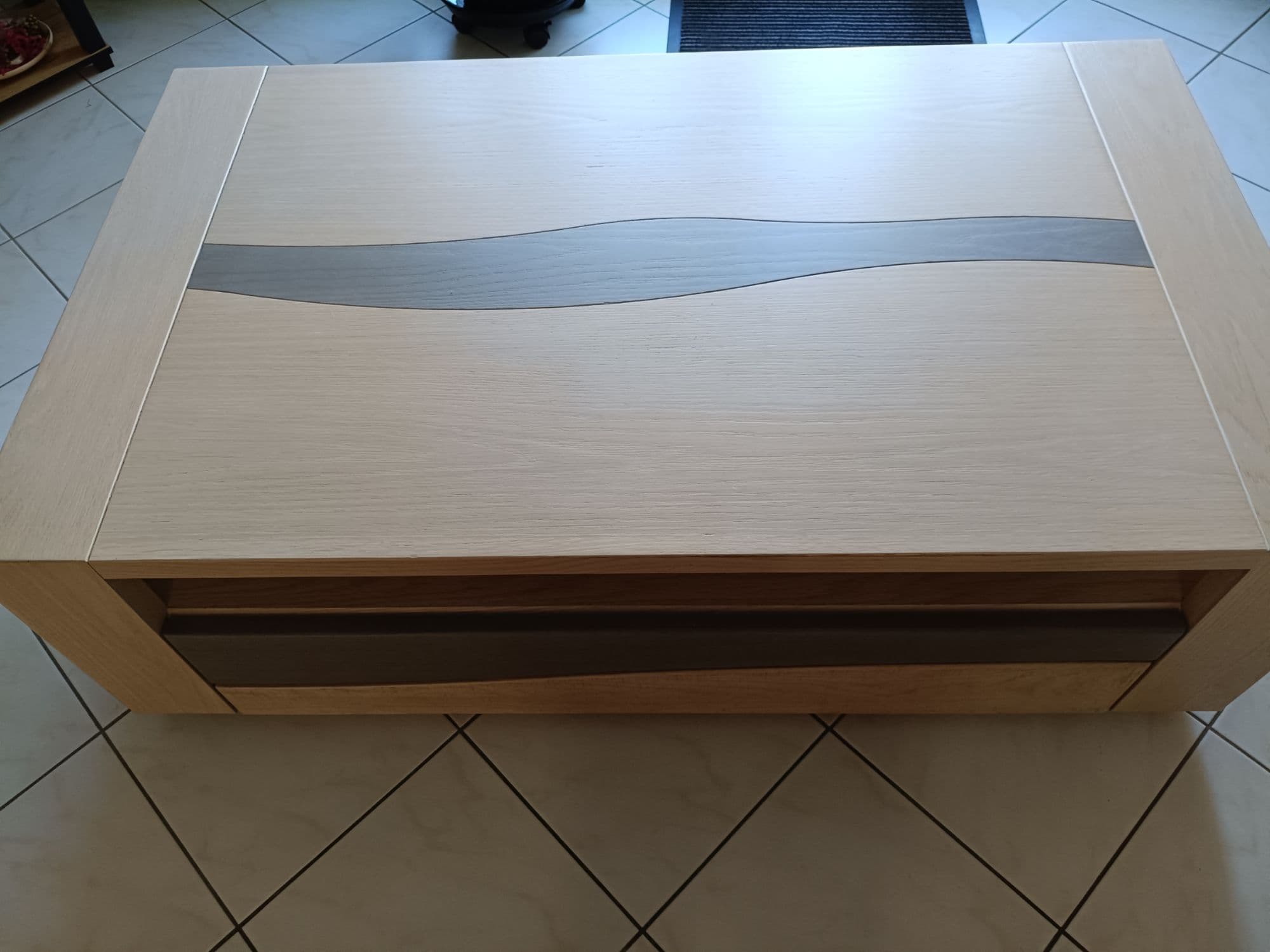 Table basse en chêne massif avec grand tiroir