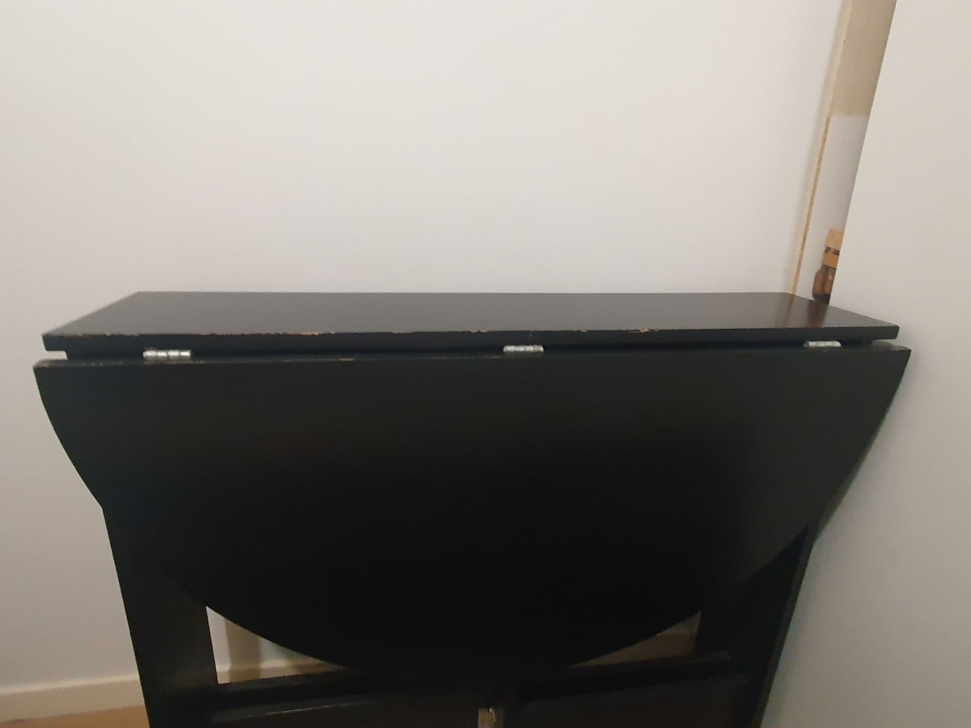 Table Ronde À Deux Battants