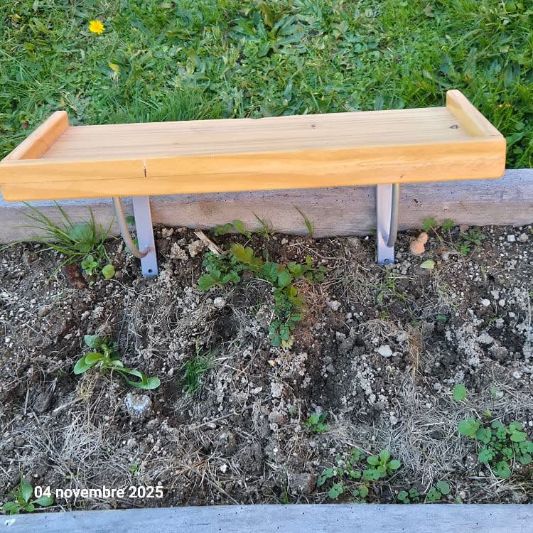 Étagères en bois véritable + équerres en acier couleur argent