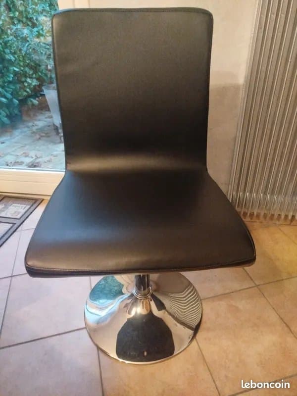 Chaise noire