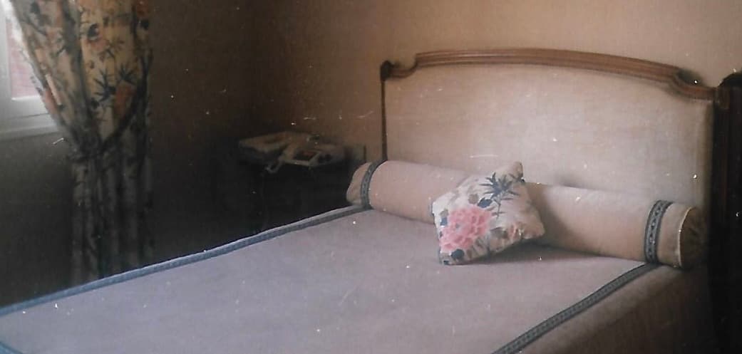 Tête de lit + cadre pour sommier Style Louis XVI + matelas 140 x 190 (sommier non fourni)